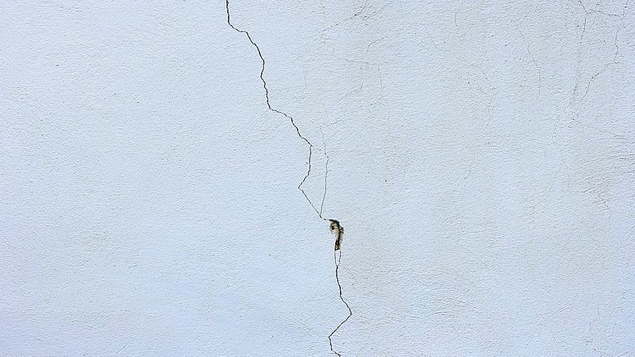 Тріщини на фасаді